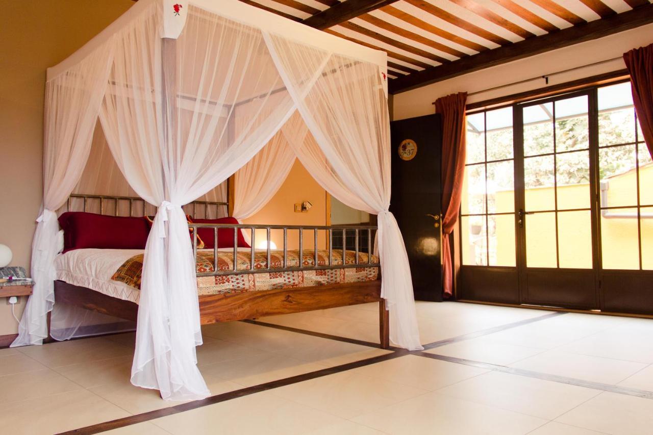 Hotel Bougainviller Kampala Bagian luar foto