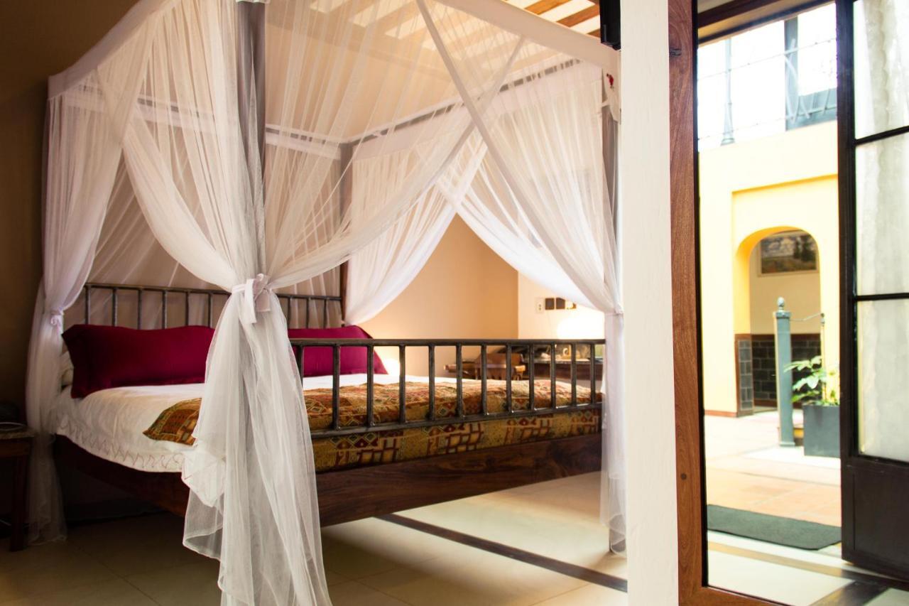 Hotel Bougainviller Kampala Bagian luar foto
