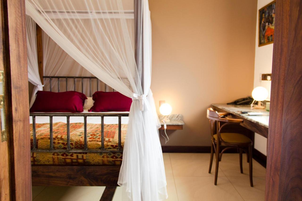 Hotel Bougainviller Kampala Bagian luar foto