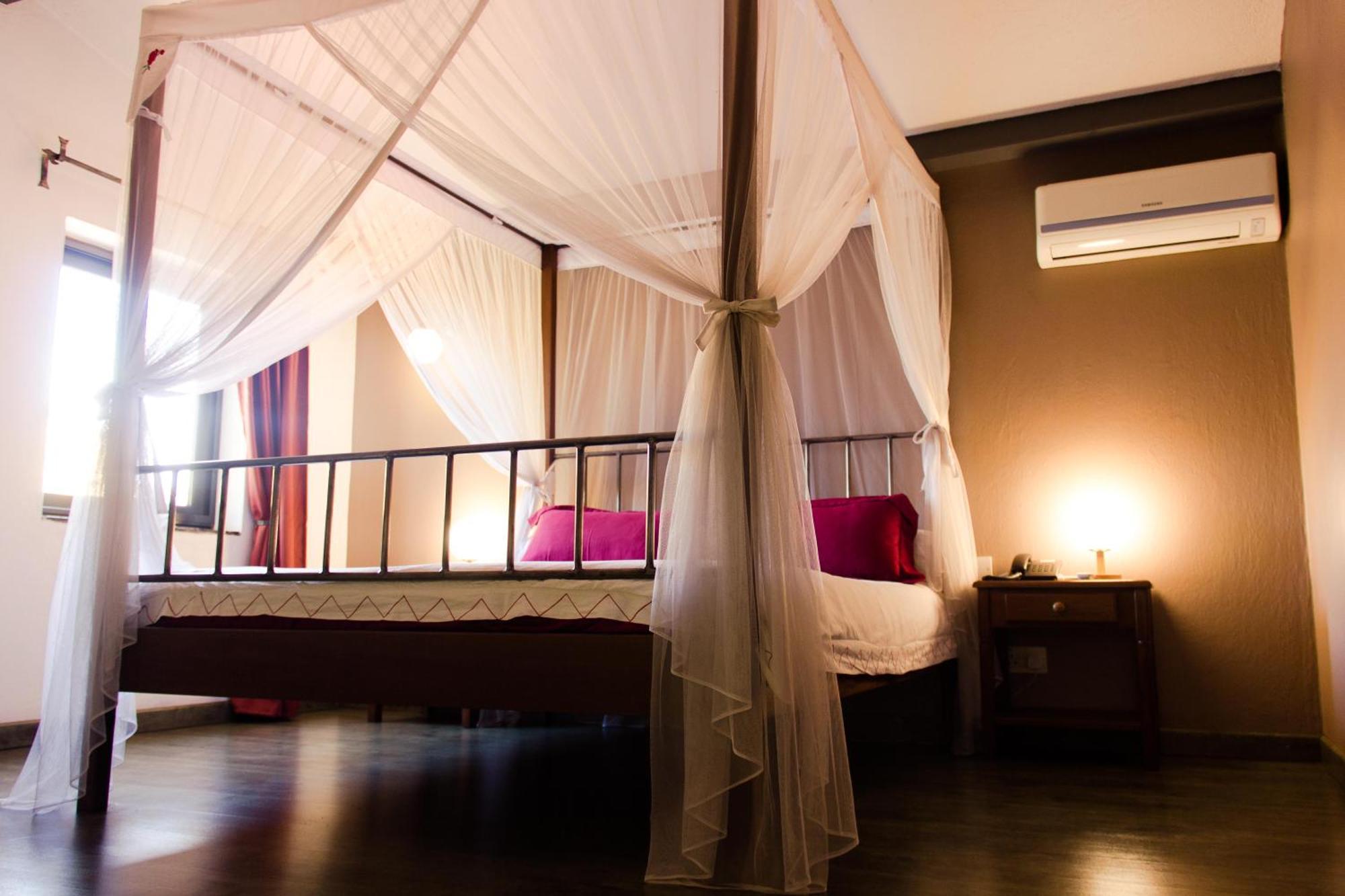 Hotel Bougainviller Kampala Bagian luar foto